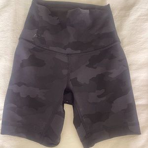 Lululemon camo bike shorts size 0